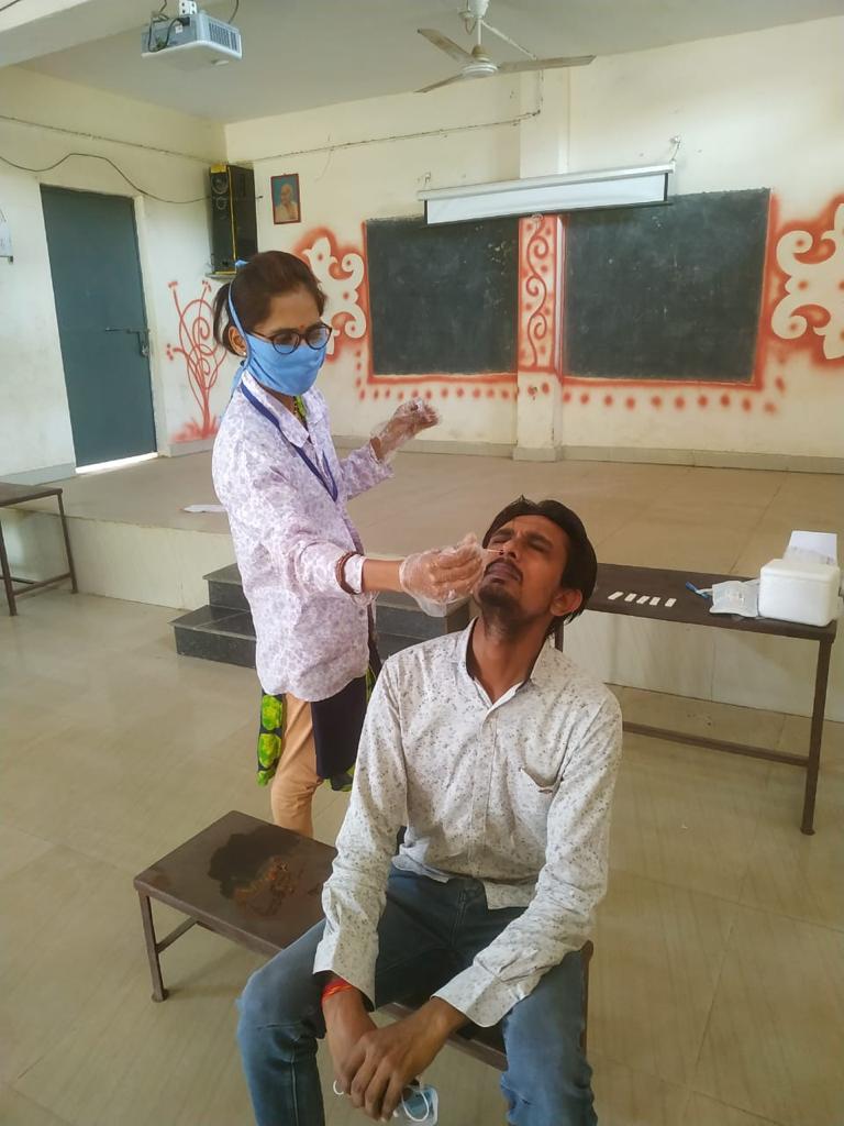 कोविड टेस्टिंग के लिए नेहरू नगर में लगाया गया कैंप