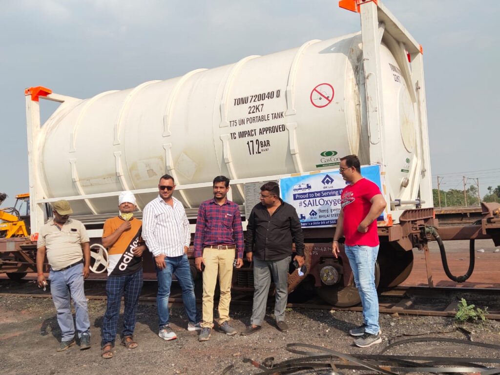 HEAVY TRANSPORT COMPANY BHILAI के द्वारा ऑक्सीजन सप्लाई टैंकर रवाना