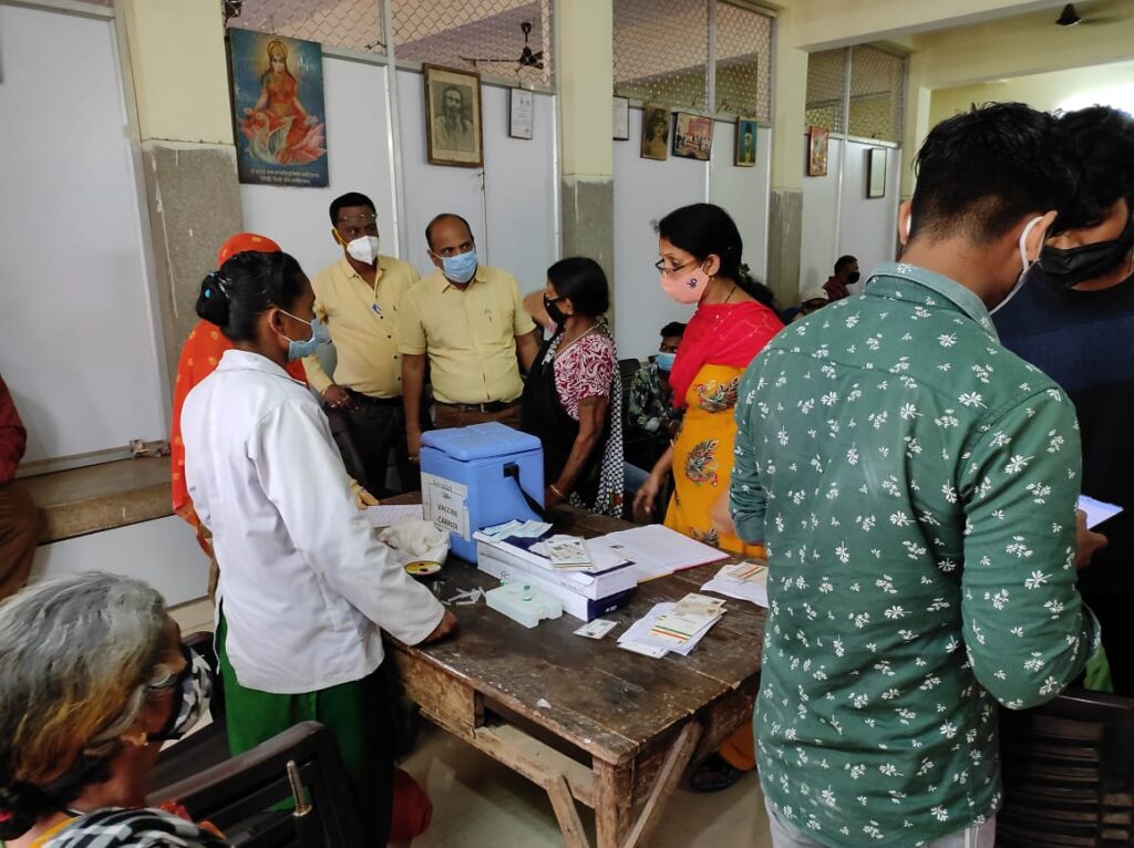 निगम क्षेत्र के 18 एवं 45 आयु वर्ग के व्यक्तियों को कोविड वैक्सीनेशन का कार्य 46 सेन्टरों में