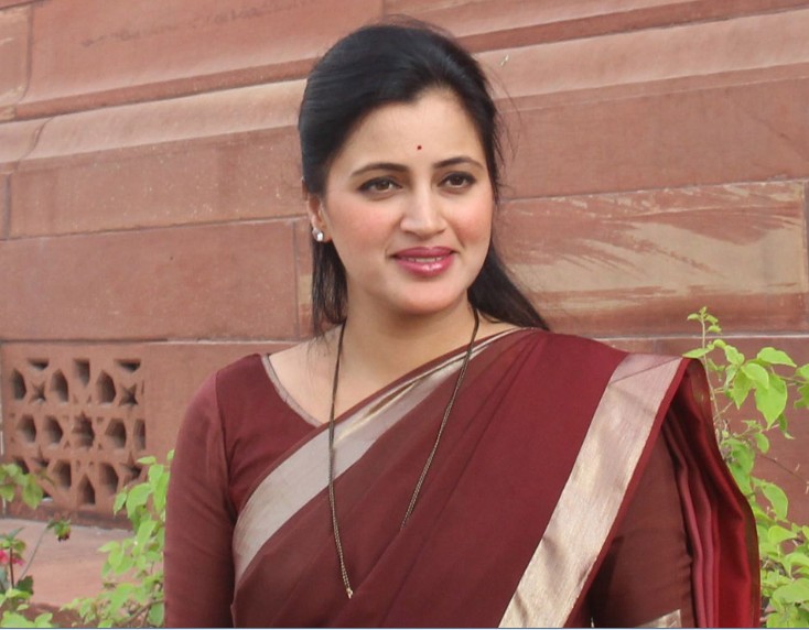 बॉम्बे हाईकोर्ट, सांसद नवनीत राणा का जाति प्रमाण पत्र निरस्त, लगा दो लाख का जुर्माना