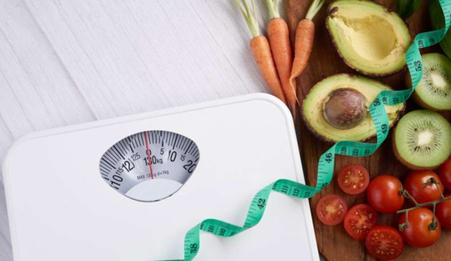 सोने से पहले गर्म पानी के साथ करें इन चीजों का सेवन,पेट की चर्बी हो जाएगी गायब