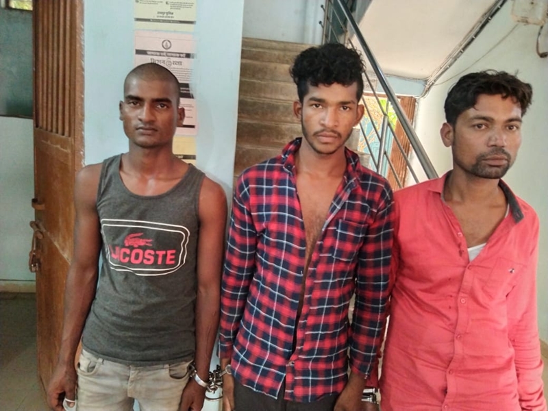 युवक से स्कूटी मोबाइल लूटने वाले कार सवार सहित 5 गिरफ्तार