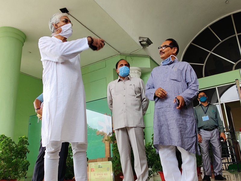 सरकार के विरोध में मंत्री सिंहदेव का सदन से वॉकआउट