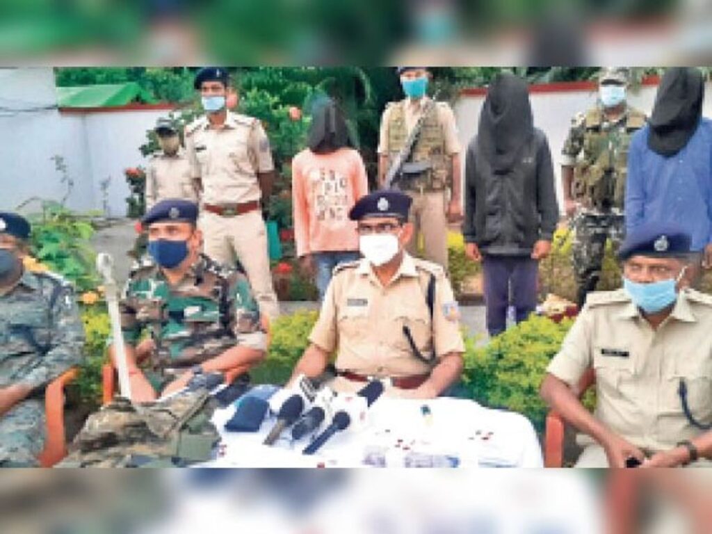चार नक्सली हथियारों के साथ अरेस्ट,  पुलिस को बड़ी कामयाबी