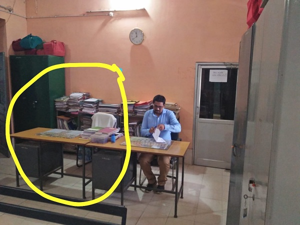 कलेक्टर के आदेश का पालन नहीं कर रहा है बाबू