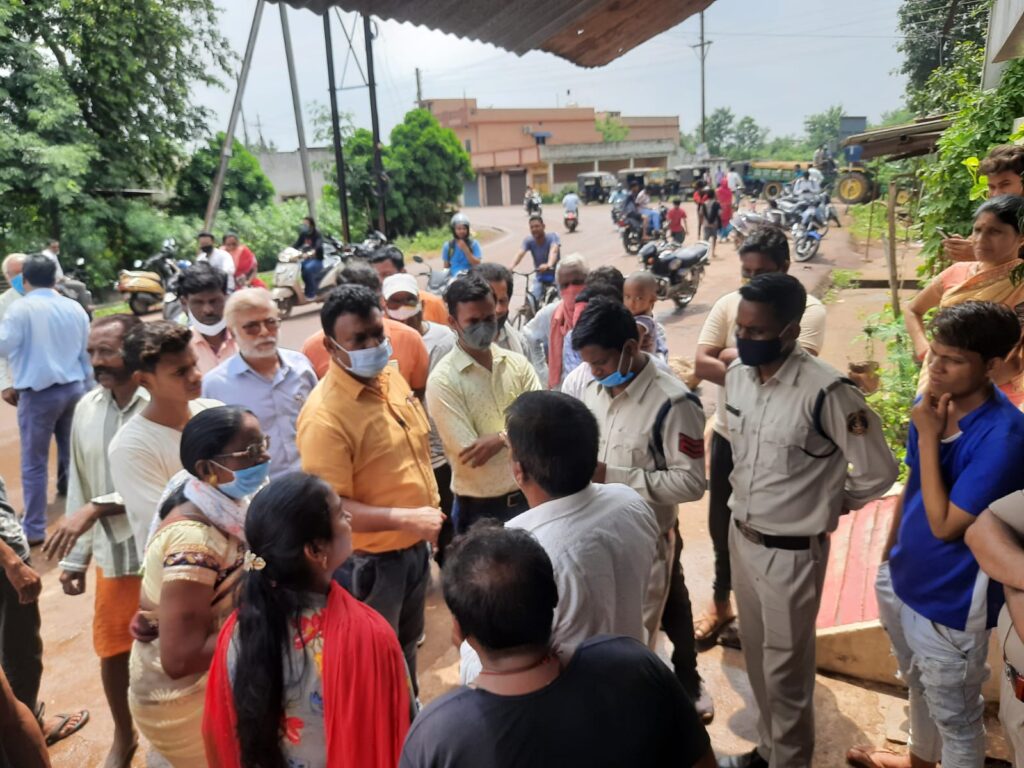 सड़क किनारे से कब्जा हटाने तीन दिन की मोहलत