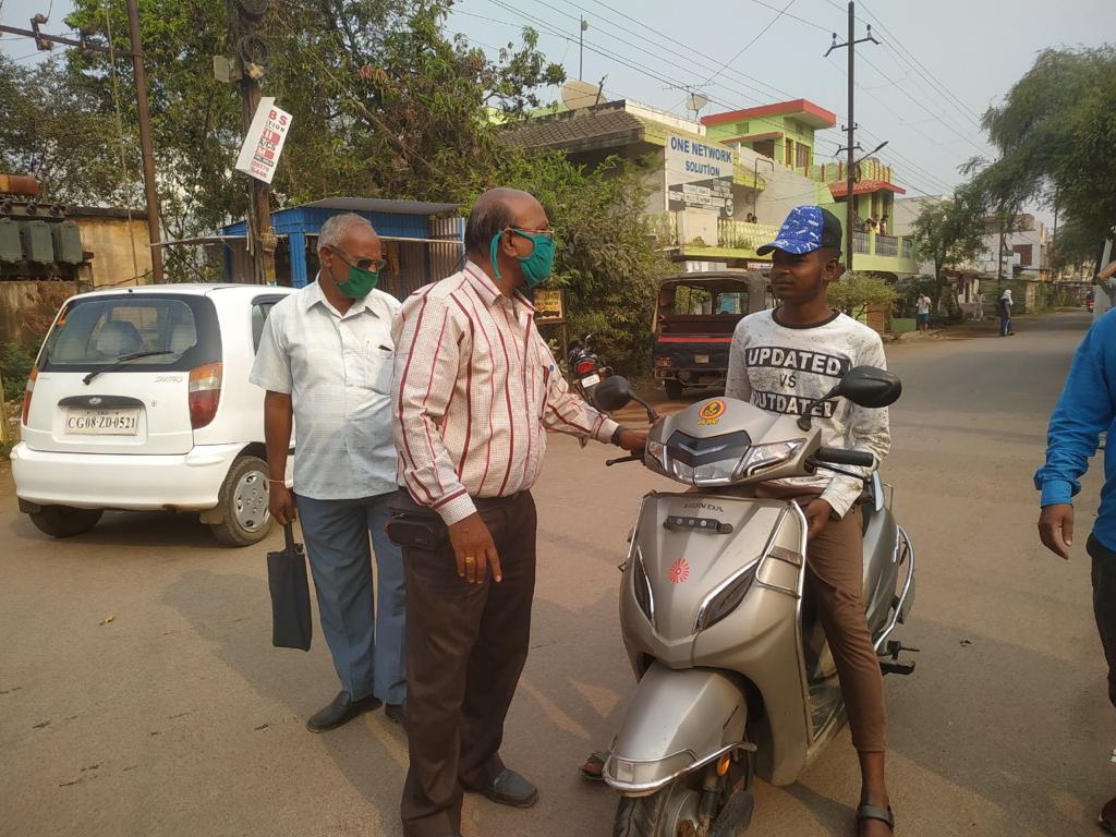 बिना मास्क के बाहर निकलने वाले 76 लोगों से वसूला गया अर्थदंड