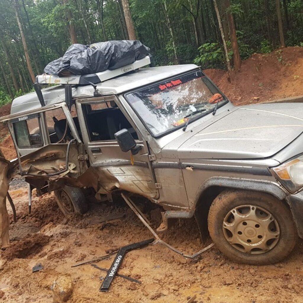 नक्सलियों ने नारायणपुर-दंतेवाड़ा के बीच किया ब्लास्ट