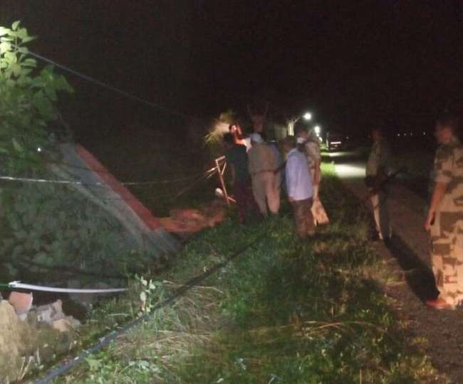 बाउंड्री तोड़ दौड़ा हाथी मचा हड़कंप