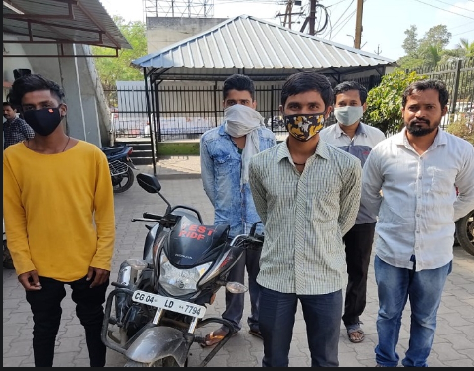 सड़क पर मस्ती पड़ी महंगी,6 हजार 800 का कटा चालान