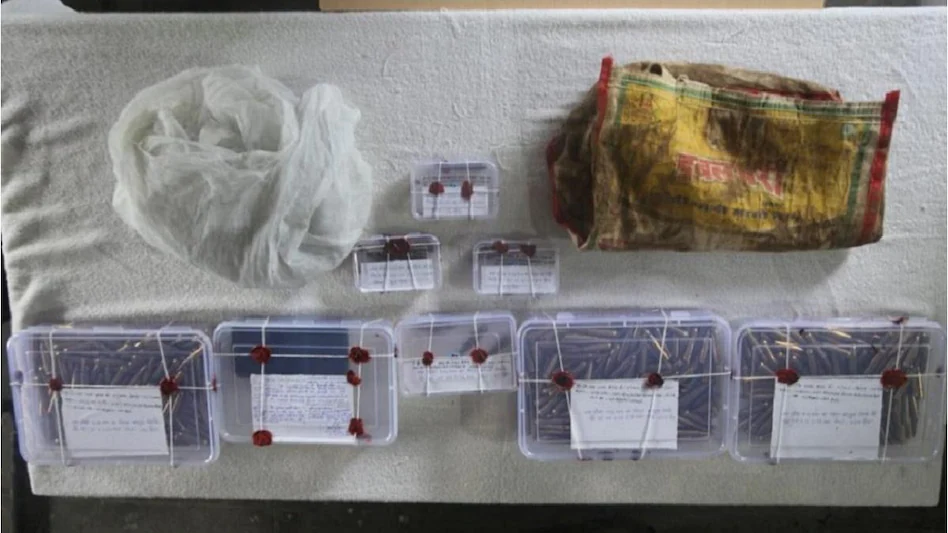 हथियारों की सप्लाई करता था CRPF का जवान