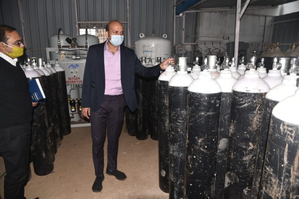 कलेक्टर ने स्वास्थ्य सेवाओं की अधोसंरचना का लिया जायजा