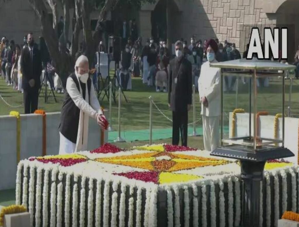महात्मा गांधी की पुण्यतिथि पर पीएम मोदी ने दी श्रद्धांजलि