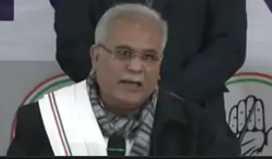 CM बघेल, जवानों के बलिदान की निशानी मिटाने से माफीनामे शौर्य चक्र में नहीं बदलेंगे