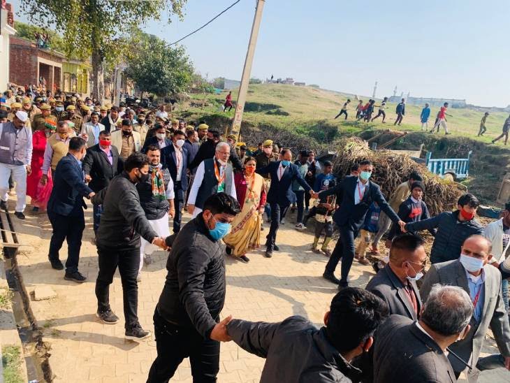 सपेरों ने बीन बजाकर किया चुनाव प्रचार