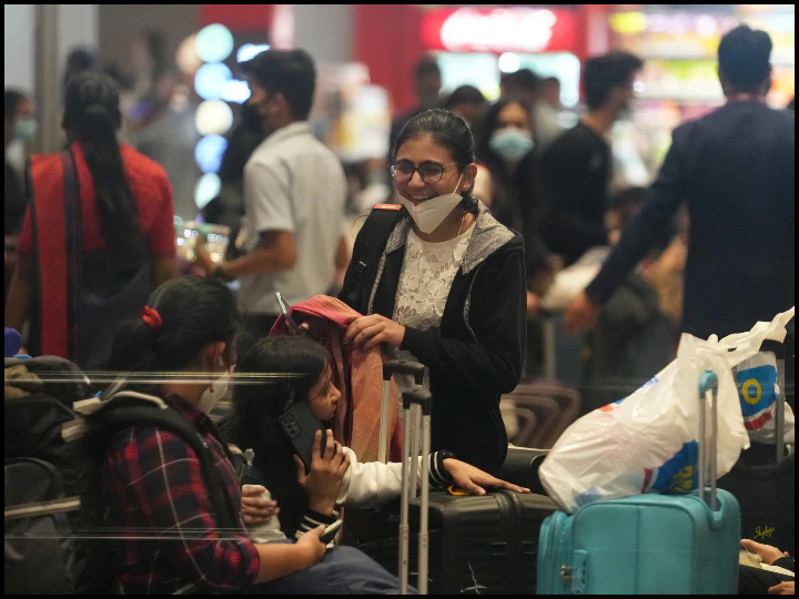 219 भारतीयों को लेकर AI की पहली उड़ान मुंबई पहुंची, मौजूद रहे एयरपोर्ट पर पीयूष गोयल