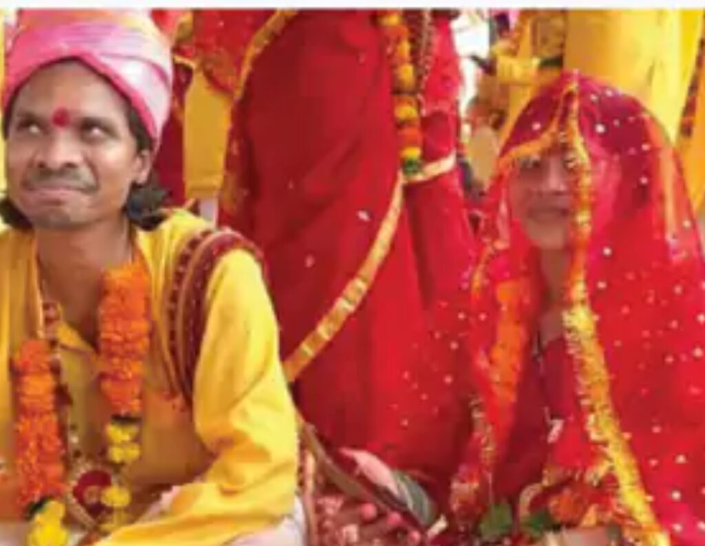 मुख्यमंत्री कन्या विवाह योजना में,सरकारी कर्मचारी दंपती ने की शादी