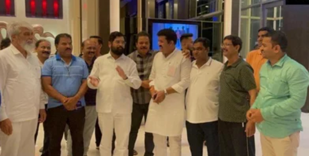 बागियों ने एकनाथ शिंदे को चुना अपना नेता, 37 से ज्यादा शिवसेना विधायक साथ