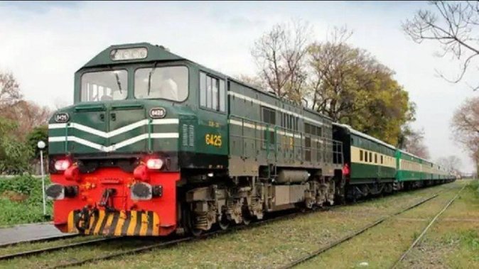 रेलवे ने 159 ट्रेनों को किया रद्द, 28 ट्रेनें रिशेड्यूल