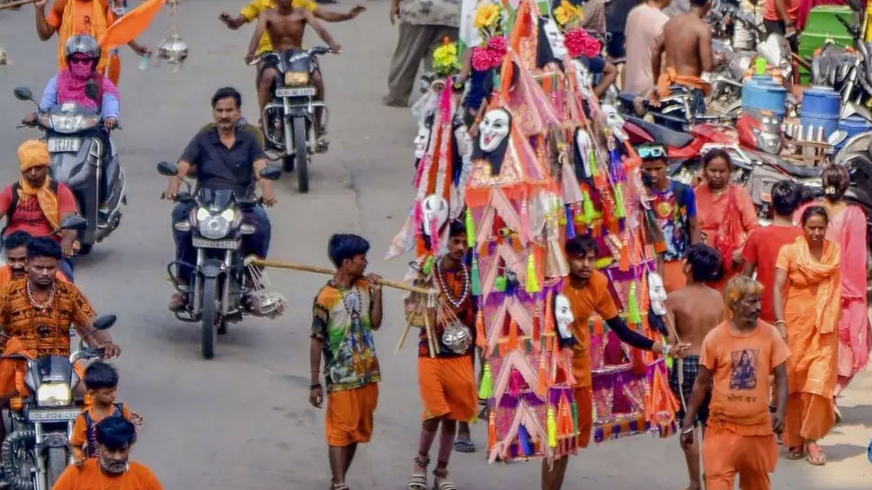कांवड़ियों पर फेंका गंदा पानी, डीजे बजाने पर विवाद; जमकर मचा हंगामा