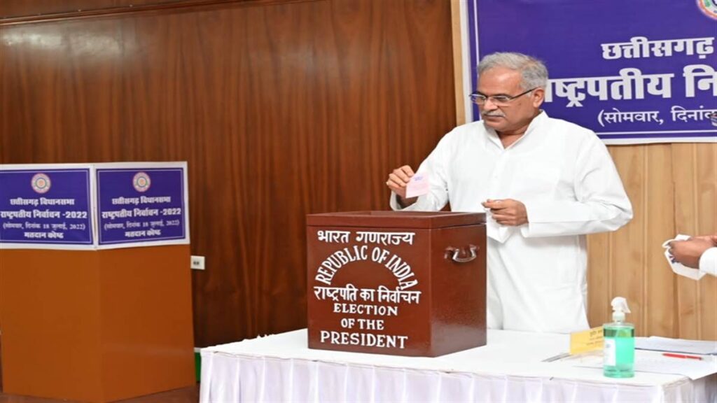 राष्ट्रपति चुनाव के लिए विधानसभा में मतदान जारी