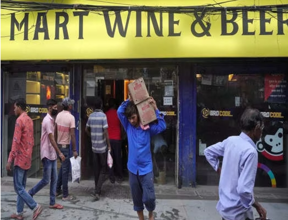शराब की दुकानों पर बंपर डिस्काउंट के साथ ‘फ्लैश सेल’