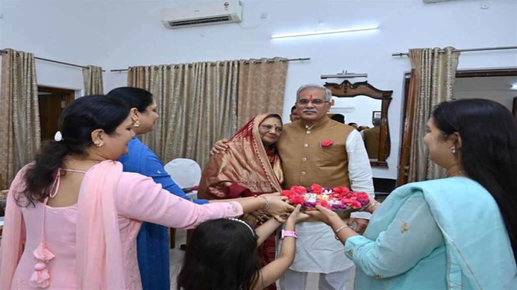 मुख्‍यमंत्री भूपेश बघेल का जन्मदिन ,पीएम मोदी सहित नेताओं ने दी बधाई