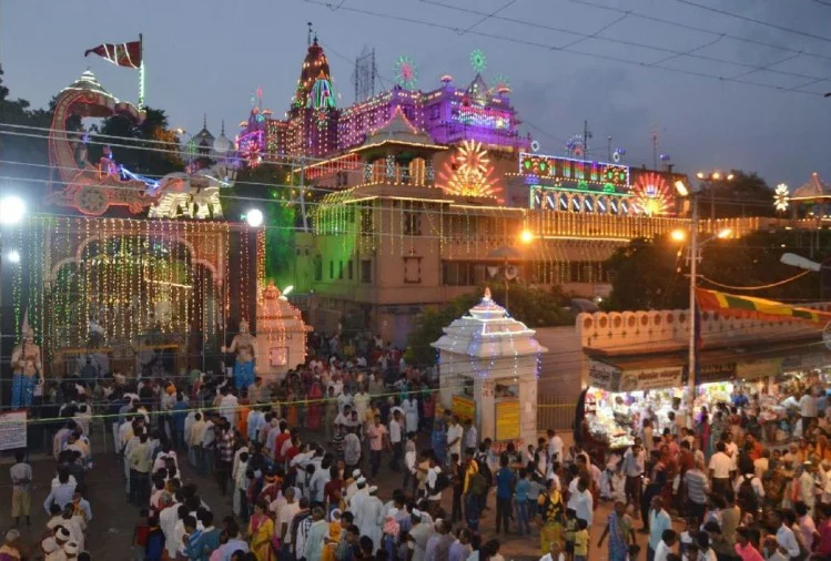जन्माष्टमी पर बन रहा संयोग, मथुरा में उमड़ा भक्तों का हुजूम