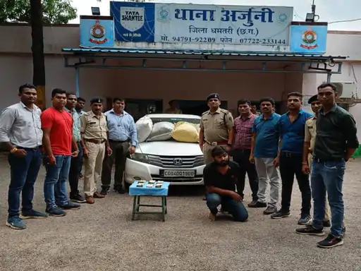 पुलिस ने 51 किलो गांजा जब्त किया