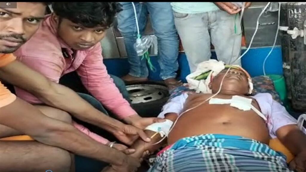 नक्‍सलियों ने पूर्व सरपंच के सीने पर बंदूक टिकाकर मारी गोली