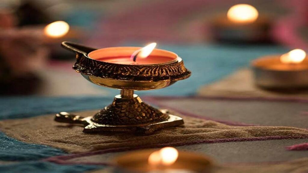 जानें अखंड ज्योत  के नियम, लौ से जुड़ी धार्मिक मान्यताएं