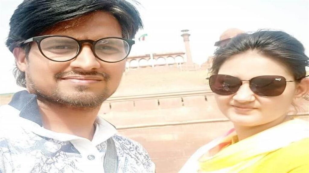 इंटीरियर डिजाइनर महिला ने  लगाई फांसी