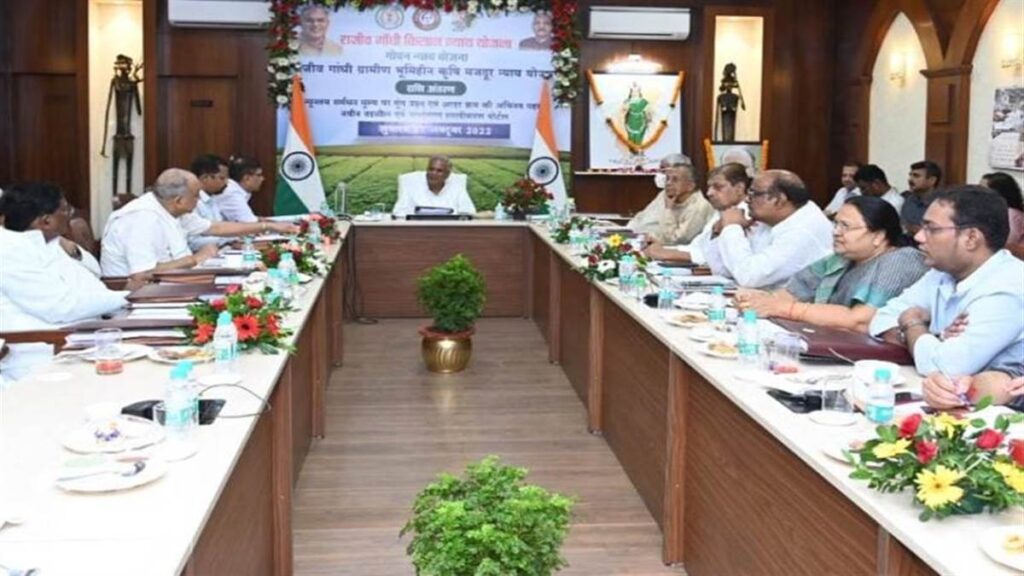 आदिवासी आरक्षण 32 प्रतिशत बढ़ाने पर लगी मुहर