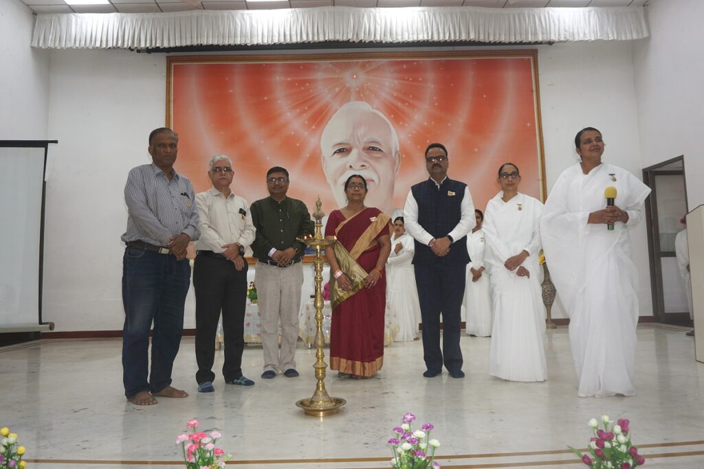 प्राचार्य शिक्षकों के लिए क्रिएटिंग ग्रेटनेस कार्यशाला का आयोजन