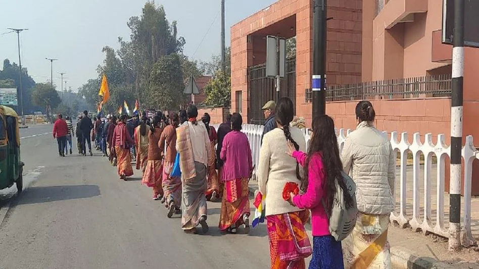 सम्मेद शिखर तीर्थ को पर्यटन स्थल बनाने पर ,देश भर में जैन समाज का प्रदर्शन