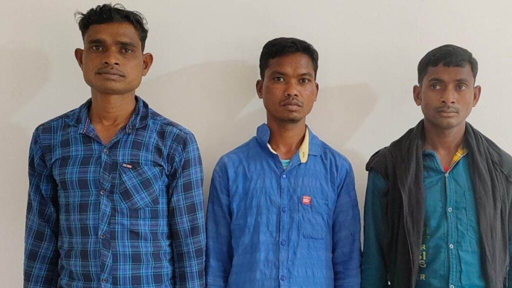 विस्फोटक सामग्री के साथ तीन नक्सली गिरफ्तार