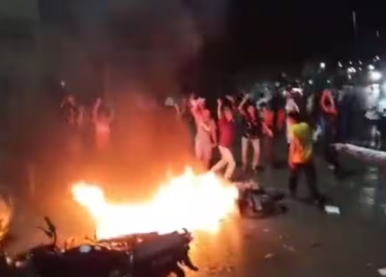 दरगाह के अवैध निर्माण को लेकर भारी बवाल, पुलिस टीम पर भीड़ ने किया हमला..174 हिरासत में