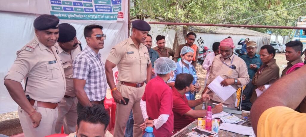 यातायात के नियमों का पालन करने आयोजित किया गया जागरूकता कार्यक्रम…