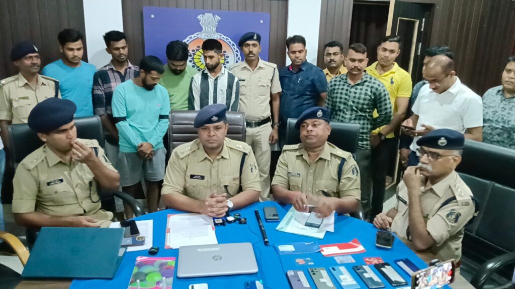 ऑन लाईन सट्टा महादेव एप्प के विरूद्ध पुलिस ने की कार्यवाही 5 आरोपियों गिरफ्तार