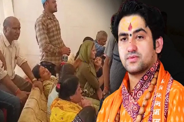 5 लाख लोगों से भरे धीरेंद्र शास्त्री के दरबार में मची अफरा-तफरी, बेहोश होकर गिरे श्रद्धालु