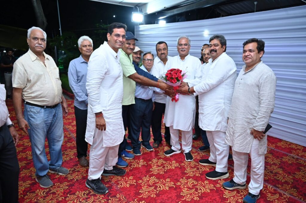 हाउस लीज के डीड की रजिस्ट्री का तोहफा पाने वालों में उत्साह मुख्यमंत्री भूपेश बघेल से की मुलाकात