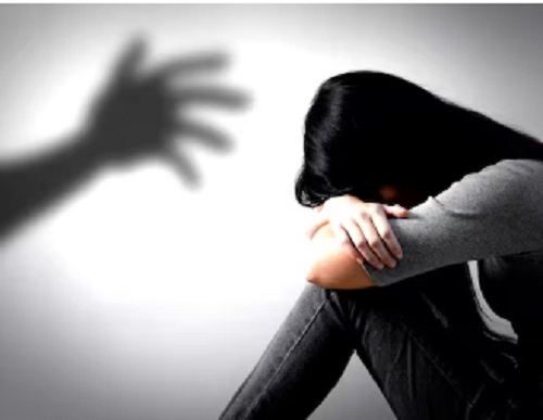 स्कूल में दो नाबालिग छात्रों के साथ यौन उत्पीड़न मामले में सीएम ने टीचर्स-वाइस प्रिंसिपल को हटाने के दिए निर्देश