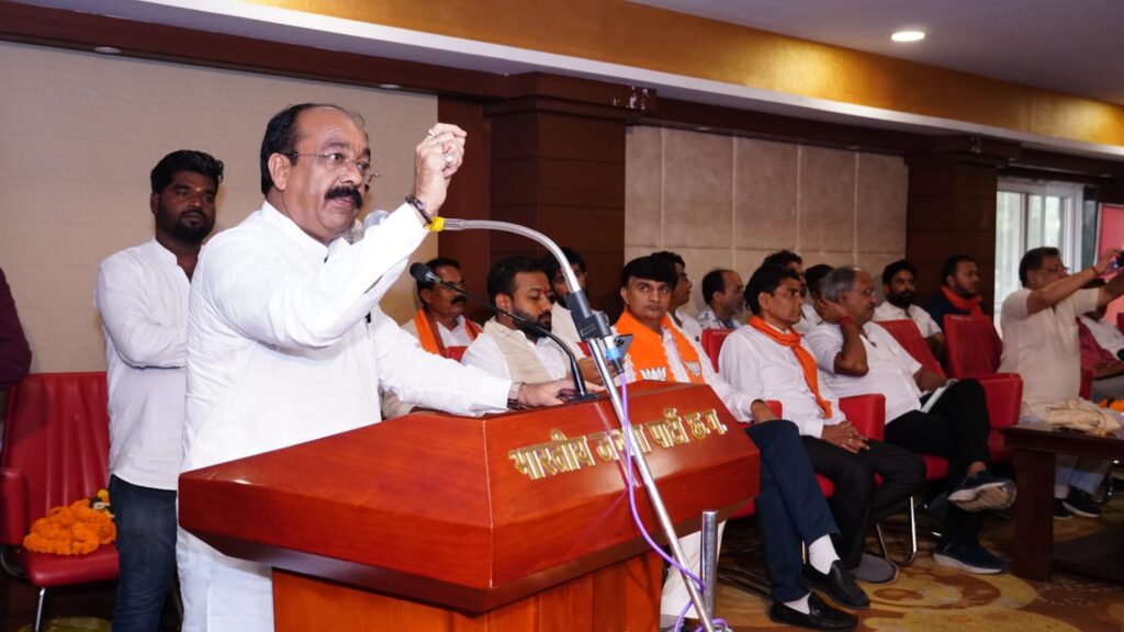सैकड़ों युवा भाजपा में शामिल, कहा कमल खिलाएंगे, छत्तीसगढ़ को आगे बढ़ाएंगे
