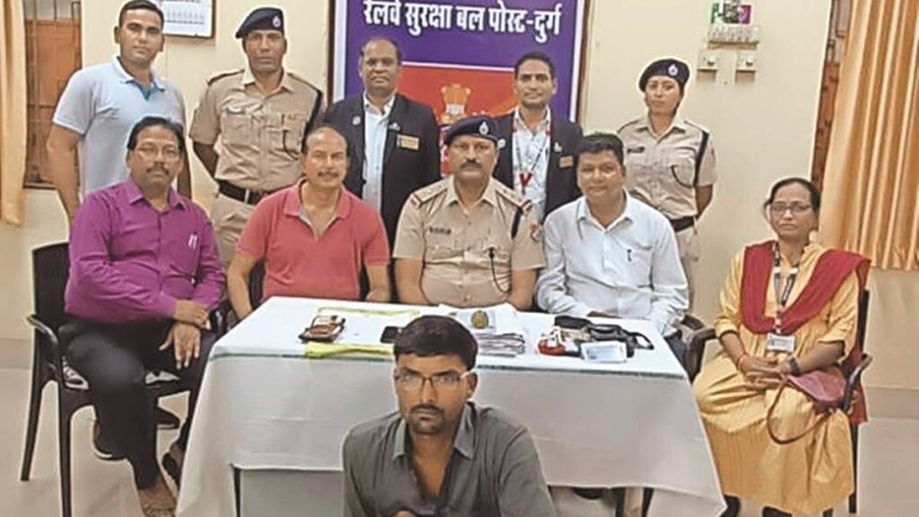 नकली टी.टी गिरफ्तार