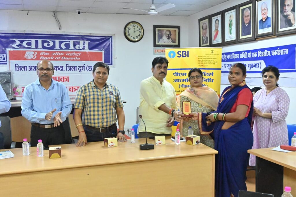 उत्कृष्ट स्ट्रीट वेंडर्स को मिला सम्मान पीएम स्वनिधि योजना को लेकर स्ट्रीट वेंडर्स के साथ लीड बैंकर्स की कार्यशाला