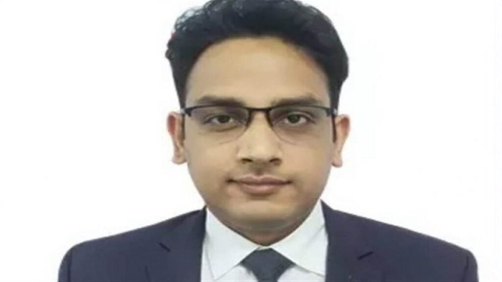 IAS अफसर को हनीट्रैप में फंसाने की धमकी, महिला ने लगाया शोषण का आरोप