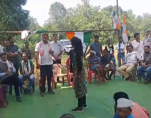 कांग्रेस प्रत्याशी को करना पड़ा चुनाव प्रचार के दौरान लोगों के विरोध का सामना