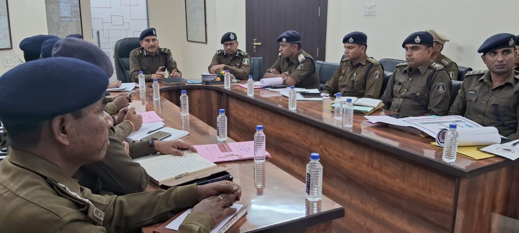दुर्ग आईजी ने ली पुलिस अधिकारियों की बैठक