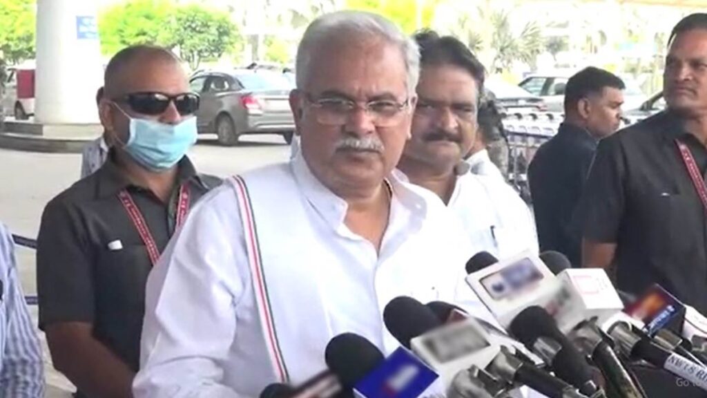 चुनाव से पहले मोबाइल हैक होने पर CM बघेल ने जताई आशंका, कई घंटों से फोन बंद
