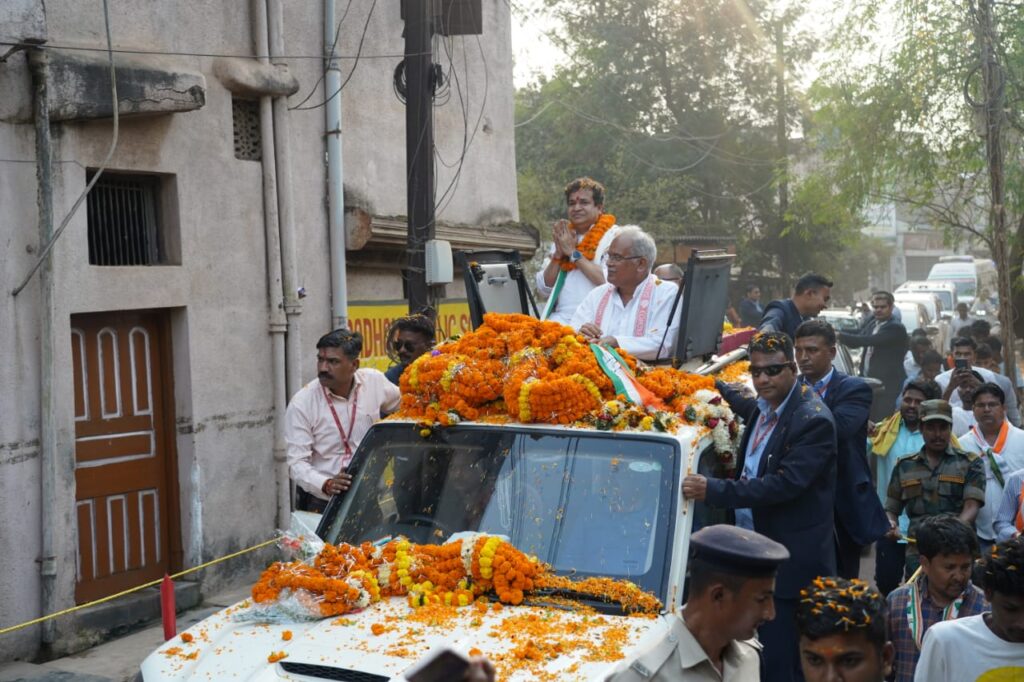 मुकेश चंद्राकर के पक्ष में CM भूपेश का रोड शो